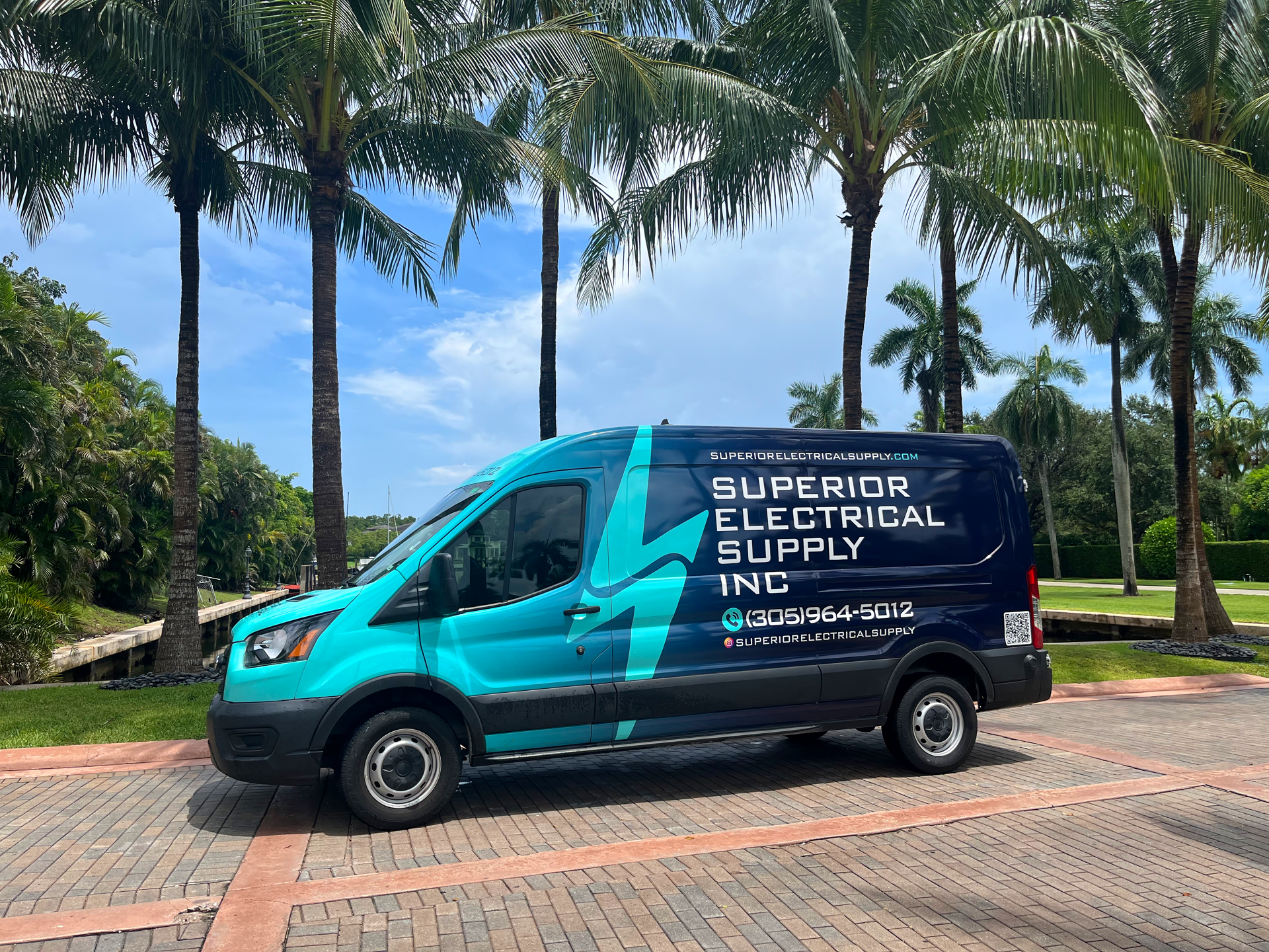 Superior Electrical Supply delivering order to Coco Plum Coconut Grove Florida residential mansion electrical contractor supplies Miami